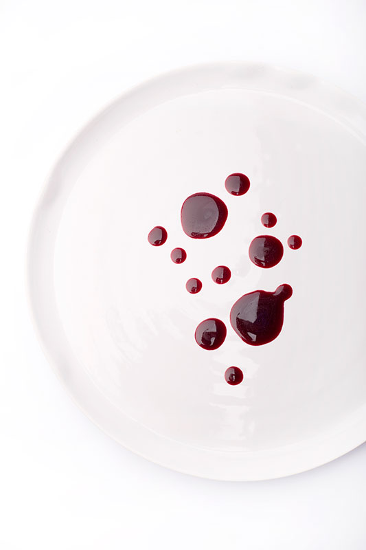 VALDERRAMANL's tweet image. 𝐕𝐚𝐥𝐝𝐞𝐫𝐫𝐚𝐦𝐚 𝐗 𝐆𝐚𝐬𝐭𝐫𝐨𝐧𝐨𝐦𝐢𝐱𝐬
RODE BIETSIROOP MET OLIJFOLIE 

Rode biet bevat veel suiker en zal goed combineren met sterke smaken als kaas en wild. 

INGREDIËNTEN: 1 liter bietensap,  100 ml. sherryazijn, 100 ml. Hojiblanca olijfolie, Valderrama