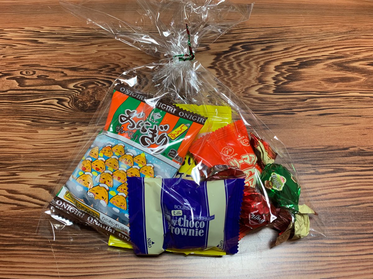 今年最後の部活（28日）でコーチから貰ったクリスマスプレゼント🎁
美味しくいただきました♪♪😄
