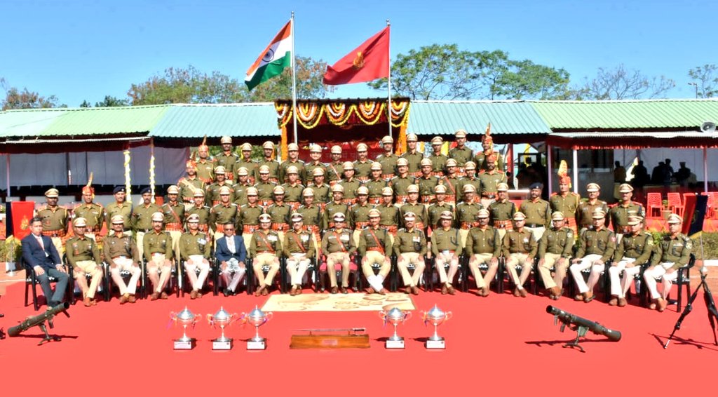 SSB_INDIA's tweet photo. 36 Trainee officers of 26th AC(DE) Course passed out from SSB Academy, Bhopal today.
#DGSSB reviewed the Passing Out Parade and awarded the best Trainee officers.

@HMOIndia
@PIBHomeAffairs https://t.co/hlS5sB0NDQ