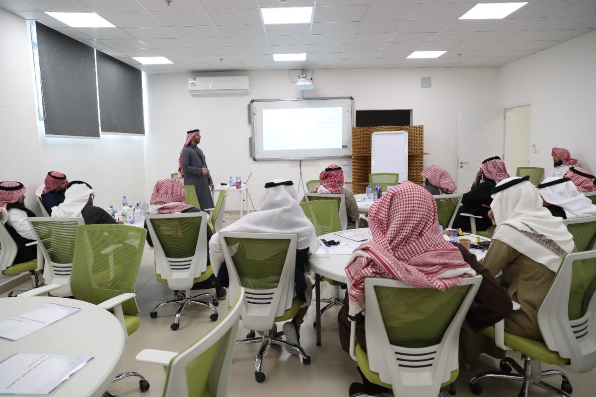 sa_daaem's tweet photo. -
ويهدف هذا اللقاء لتوعية رواد النشاط بمدى أهمية دورهم في المدارس ولتبادل الخبرات بين المشاركين في اللقاء. https://t.co/Vy5IuRUNUl