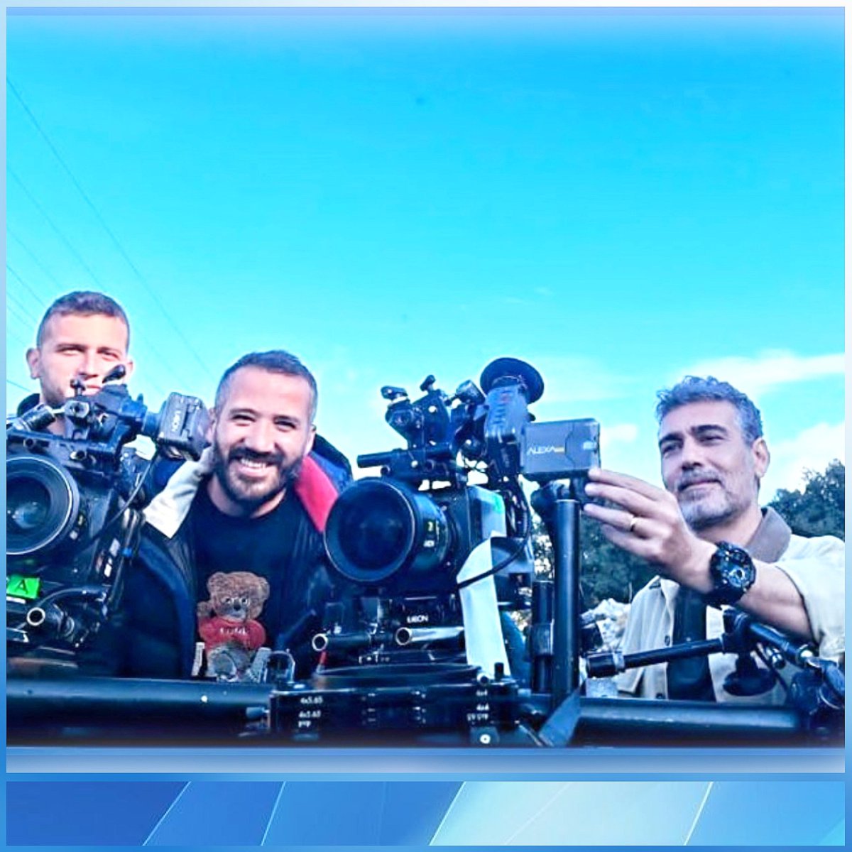 EnVilo_4378's tweet photo. 🌺 Caner con el cámara #v_dikmetas y #burakkdeliktas, gracias a la foto de #nameonal.🌟 Por fin la pausa de fin de año imagino. Se lo merecen! 💫👍 #canercindoruk #maviyesürgün #DamlaSönmez https://t.co/kz6W8AYm6z