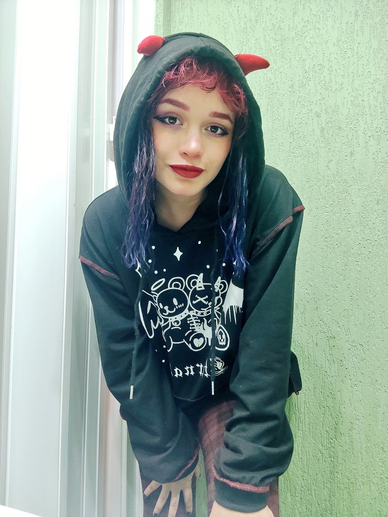 anadelemon's tweet photo. Nem parece que chora por macho 

#altgirl #egirl #emo https://t.co/cxCbErUe3m