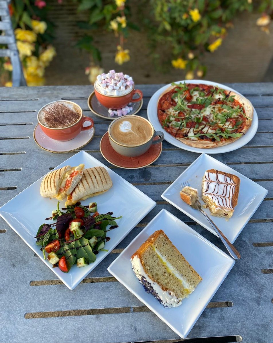CoffeeLotties's tweet photo. We are open daily throughout the holidays until Bank Holiday Monday, January 2nd☕️ https://t.co/aMBIha6RFS