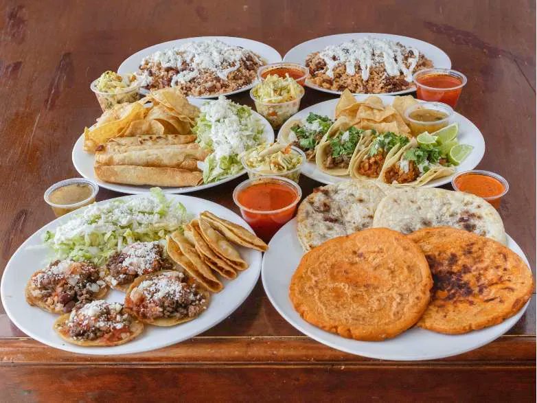festivalnet's tweet photo. Featured Fest Food Vendor! @elubiaskitchen provides delicious Latin American food. Dishes include: Pupusas, Street Tacos, Tamales, Garnachas, Sopes, Burritos, Dobladitas &amp; more.  YUM!

https://t.co/ndhmGIS5ca https://t.co/PVQwDCbwKo