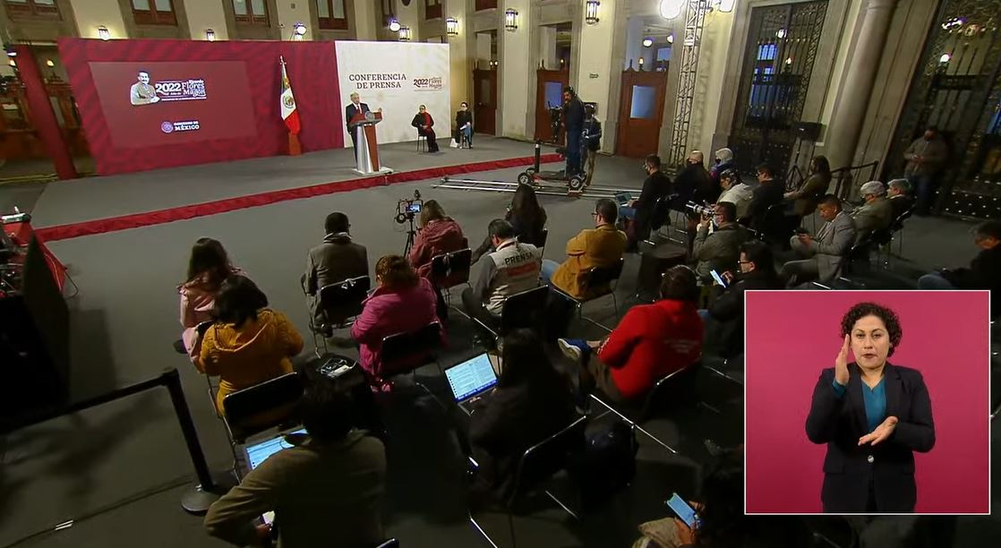 El_Universal_Mx's tweet photo. AMLO dice otra vez: Espero que a mediados del año próximo ya tengamos un sistema de salud de calidad, de los mejores del mundo, es mi compromiso y sé cumplir los compromisos #LaMañaneradeAMLO 

https://t.co/FT2dVJAhJs https://t.co/8fYHRGsX5W