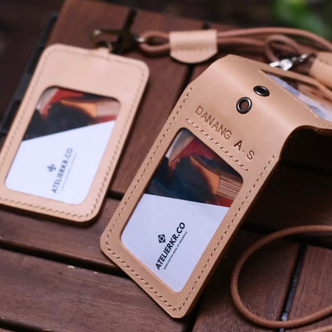 Malikalkarim90's tweet photo. @aMrazing salah satu produk yang paling banyak diminati di produk handmade menggunakan kulit alran S.A.S Chevre ini yaitu Lanyard ID Card kalo buatan saya seperti ini. ada juga yang pake kulit lokal, kulit lokal juga gak kalah bagus dan kualitasnya. https://t.co/m85pSFJ4Lv https://t.co/7Wf7sAkaHq