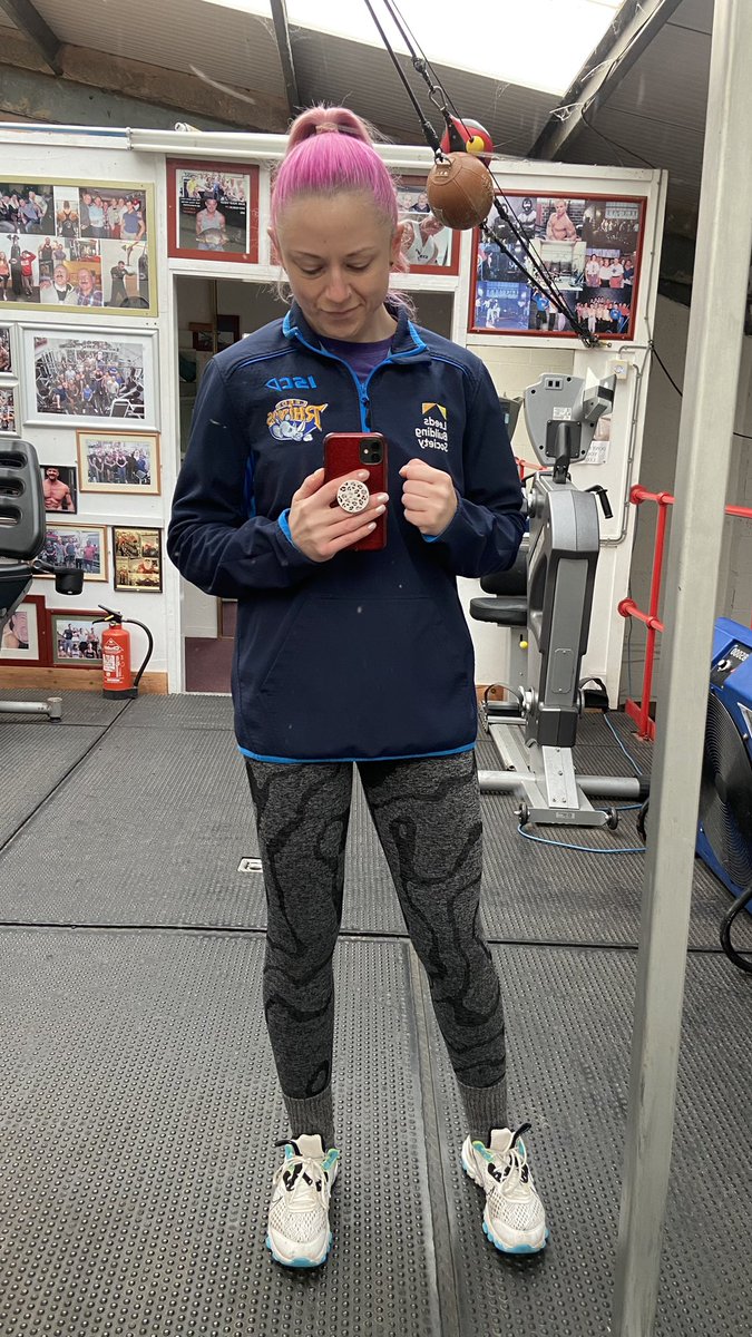 Feels like Groundhog Day at the moment. Layering up to train today… it’s a chilly one! 

#womensboxing #boxing #femaleboxing #sponsors #professionalboxing #femaleprofessionalboxing #chesterfield #chesterfielduk #leedsrhinos #sheffield #sheffielduk #boxeo