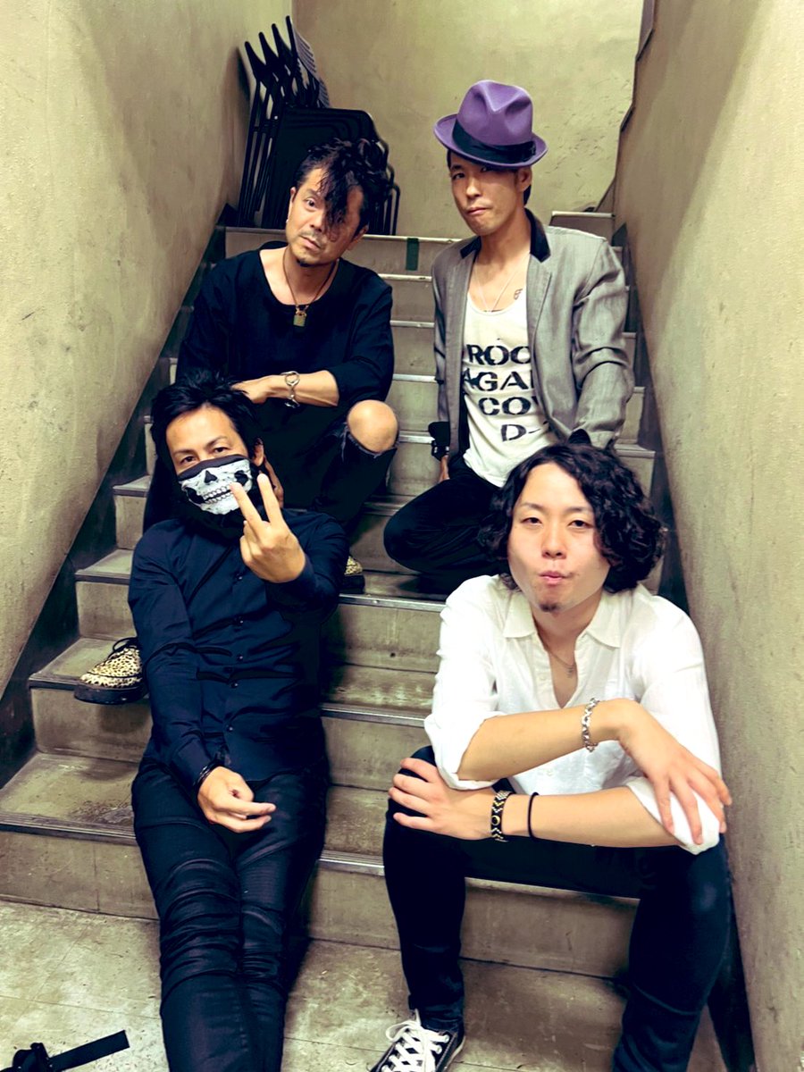 Dr_1216's tweet photo. 来年もよろしくです
#HenLee
#マイライト
#PHONICLINE https://t.co/thSFo90fqx