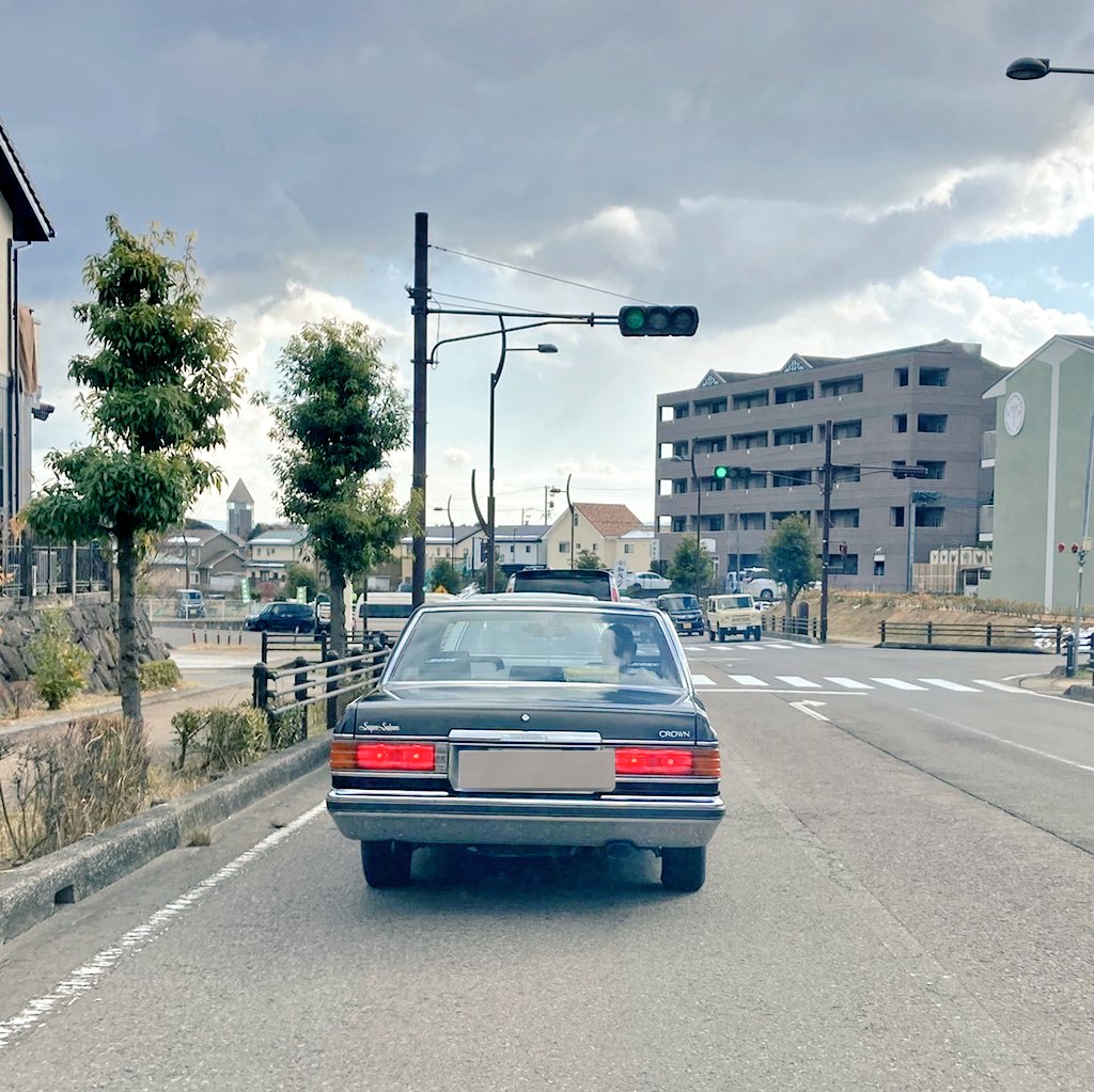 L_GS126V's tweet photo. ��日は、某所にて預かっていただいてた #黒号 の破れた燃料ホースを、師匠に大変なご苦労をかけて、中古良品へと交換して頂きました。過去に受けた「やっつけ修理」のせいで若干の問題は残りましたが、お陰さまでなんとか公道復帰を果たすことができました。
#クラウン部 #クラウンセダン #MS110 https://t.co/0GRGQHfUrW