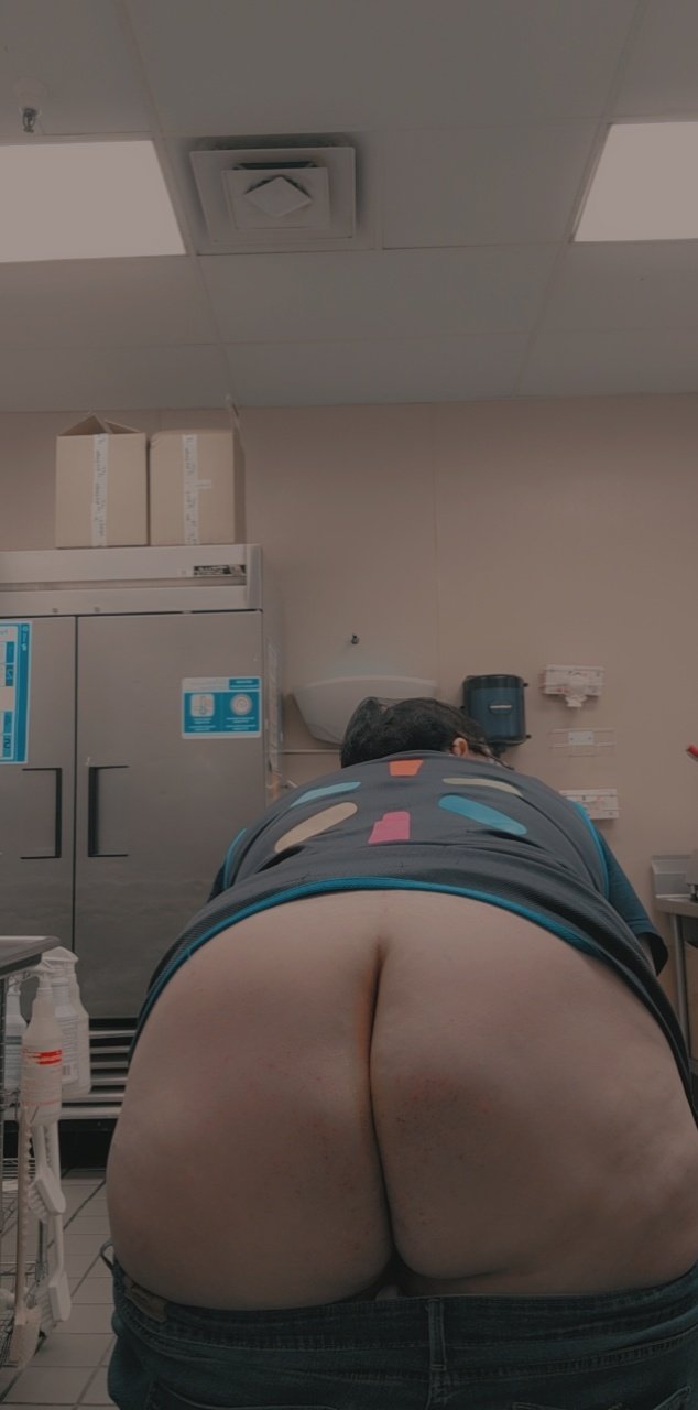 Here's a lil #workplace #publicnudity for you guys this morning!! For more workplace public nudity, check out my #spicypage #nsfwtwt #onlyfans #onlyfanspromo #public #nsfwtwtًً #workflash https://t.co/aunMP7VHjP