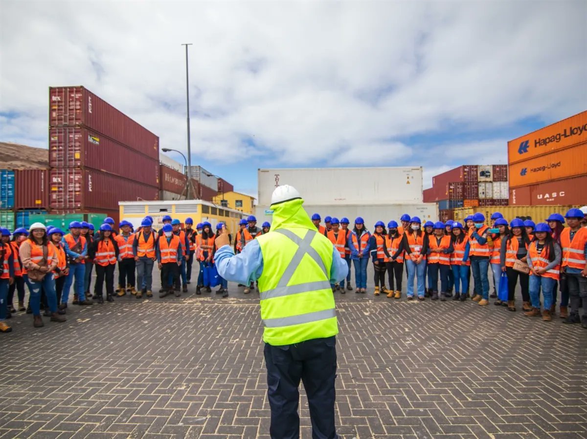 mundomaritimo's tweet photo. #TPA registra récord de visitas durante el 2022 @_TPA_ARICA
 https://t.co/KpypO6eYS1 https://t.co/yYMIYwPu2j