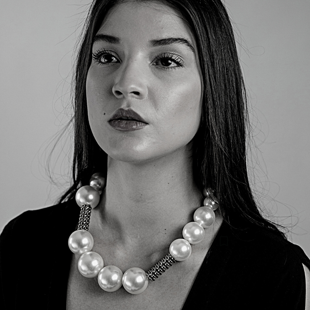Rusikoko's tweet photo. Getting ready to party 

Featuring new statement necklace 

 #rusi #rusidesigns #madetoorder #bespokejewellery #fashionbespoke #Fashionstatement #statementnecklace #OOTDinspo #londonfashion  #britishbrand   #influencerstyle #slowfashion #crafted #bojoux #fashionjewellery https://t.co/8PNdNtZ0qb