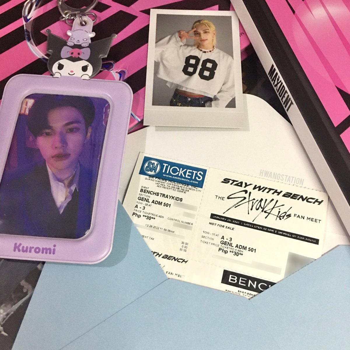 hwangstation's tweet photo. i just opened this acc again after so so long!! im going to see stray kids again for the 2nd time after 3 years!! 🥺🤍

#STAYwithBench #BENCHxSTRAYKIDS https://t.co/YRxc8hCNKF