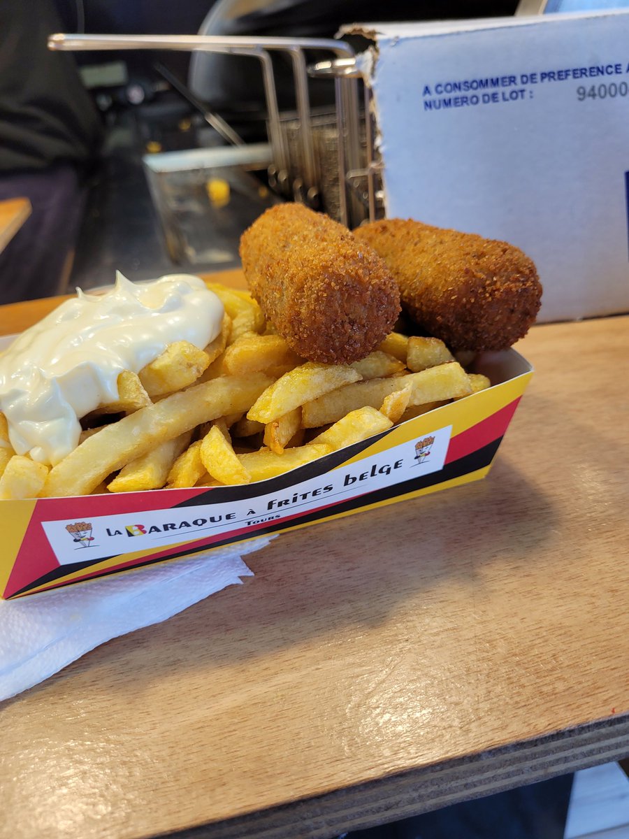 DuhalJeanPierre's tweet photo. Des vraies frites..😋😋
#Belgique #Belgium
#touraine #villedetours
#Tours #frites
#baraqueafrites #jaifaim
#marchedenoel #gardezlafrite https://t.co/ca7sAPHSHm