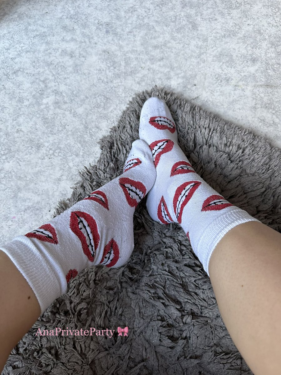 AnaPrivateParty's tweet photo. For cute socks lovers ❤️ #feet #FeetPictures #feetpicsforsales #socks https://t.co/9OOUVXEqWa