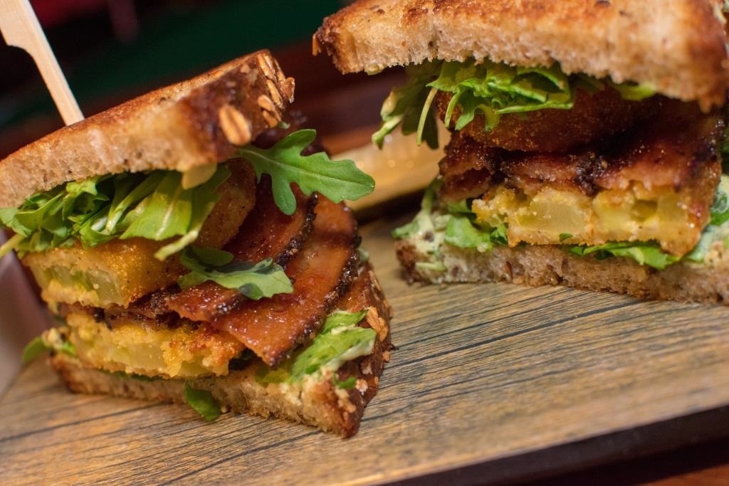 NewEnglandInfo's tweet photo. Go underground to find great food and atmosphere at this unique restaurant in Providence, R.I. https://t.co/JEabbsVpiw
#GPub #Providence https://t.co/So9y0EB5O7