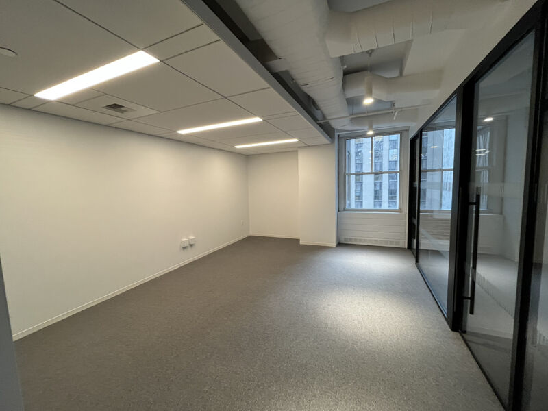 Looking for office space in NYC's Rockefeller Center? This 3,571 sq. ft. #office is move-in-ready and features:

✔️ 4 private offices
✔️ 1 conference room
✔️ Open work area
✔️ Pantry
✔️ Negotiable lease term

See more space details + schedule a tour —&gt; bit.ly/3OUsjxL