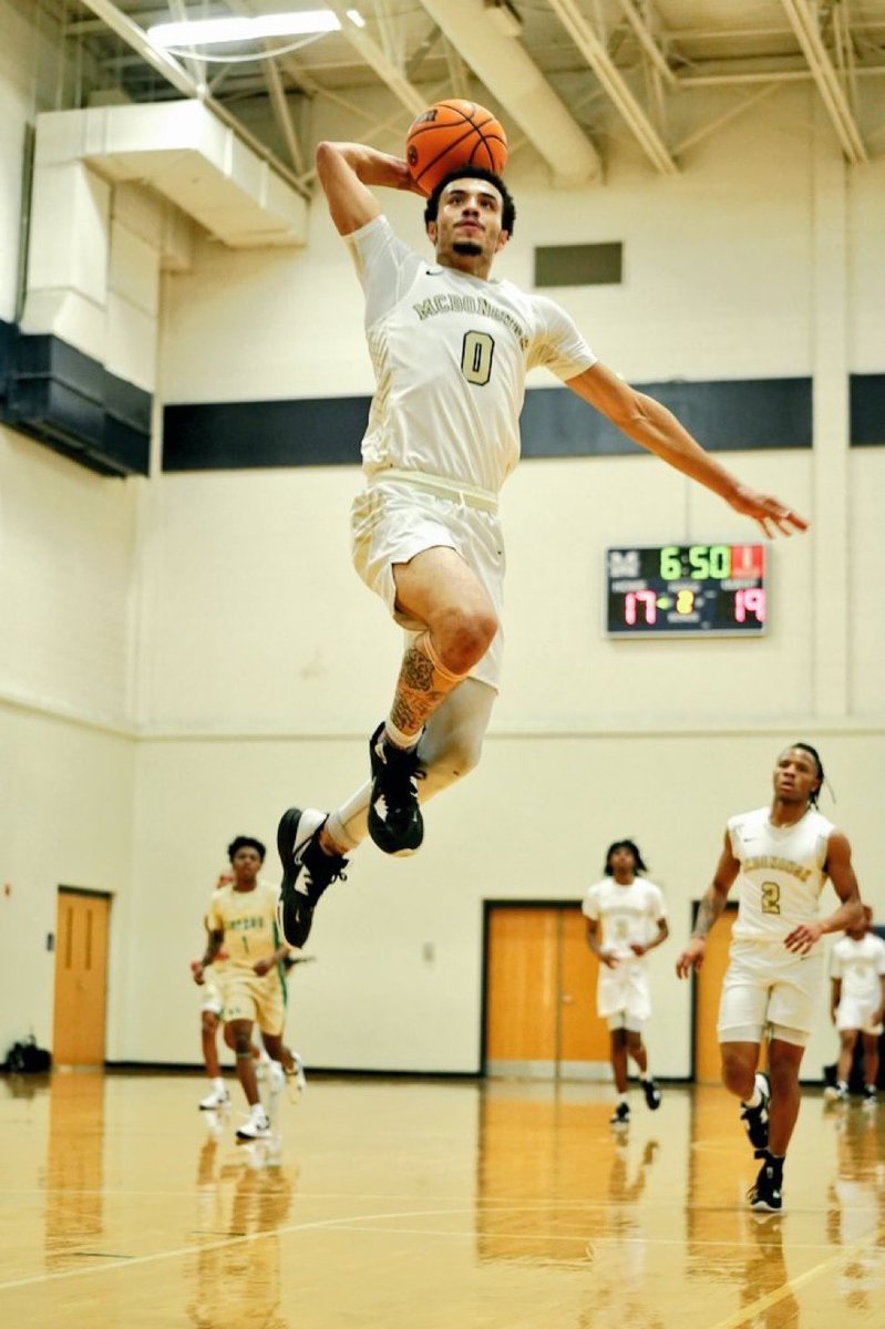 Avante Nichols has elite athleticism and a nonstop motor that allows him to make plays all over the floor.

STORY:

ontheradarhoops.com/lemon-street-c…