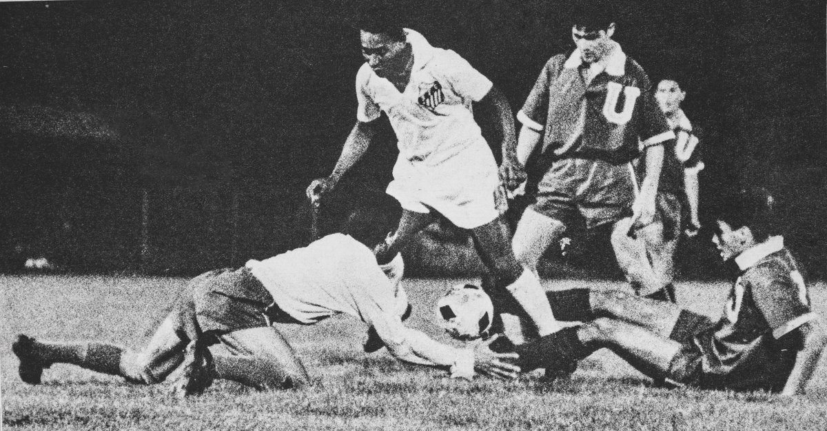 PELÉ (1940-♾) 
Nos unimos al lamento mundial por el fallecimiento de Edson Arantes do Nascimento a sus 82 años. 

Descansa en paz, "O Rei" 🕊️

El fútbol está de luto 🖤