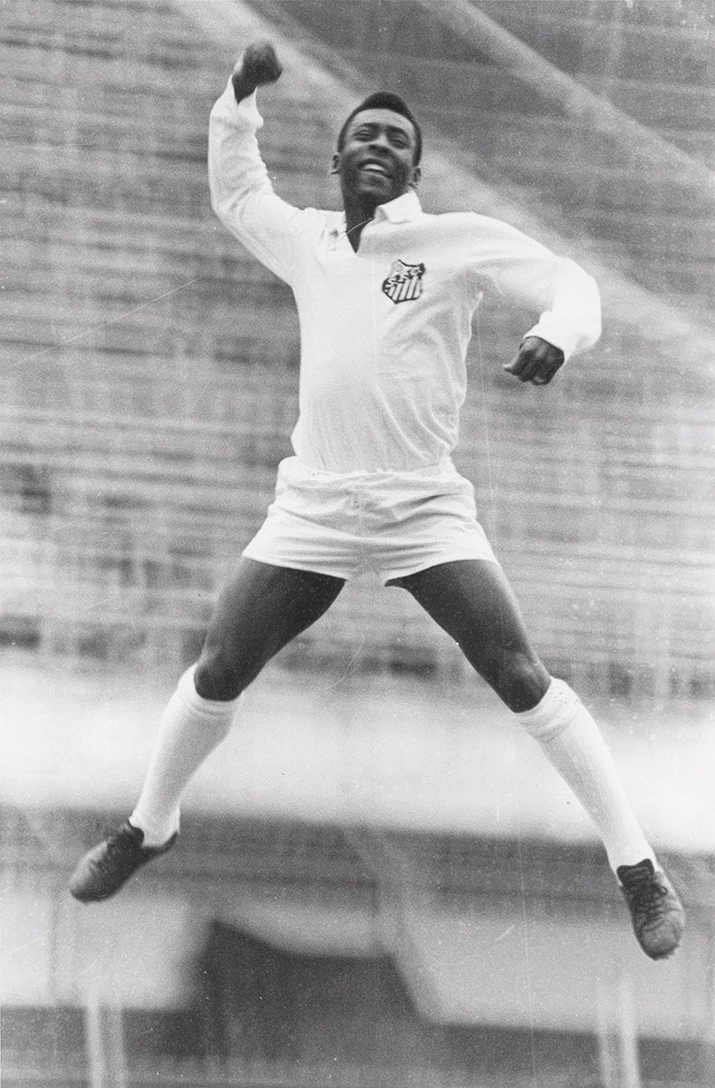 olbiacalcio's tweet photo. Quella maglia bianca che ci faceva sentire più vicini alla tua grandezza. 
Ciao grandissimo #Pelè. https://t.co/oKzneW1DQz