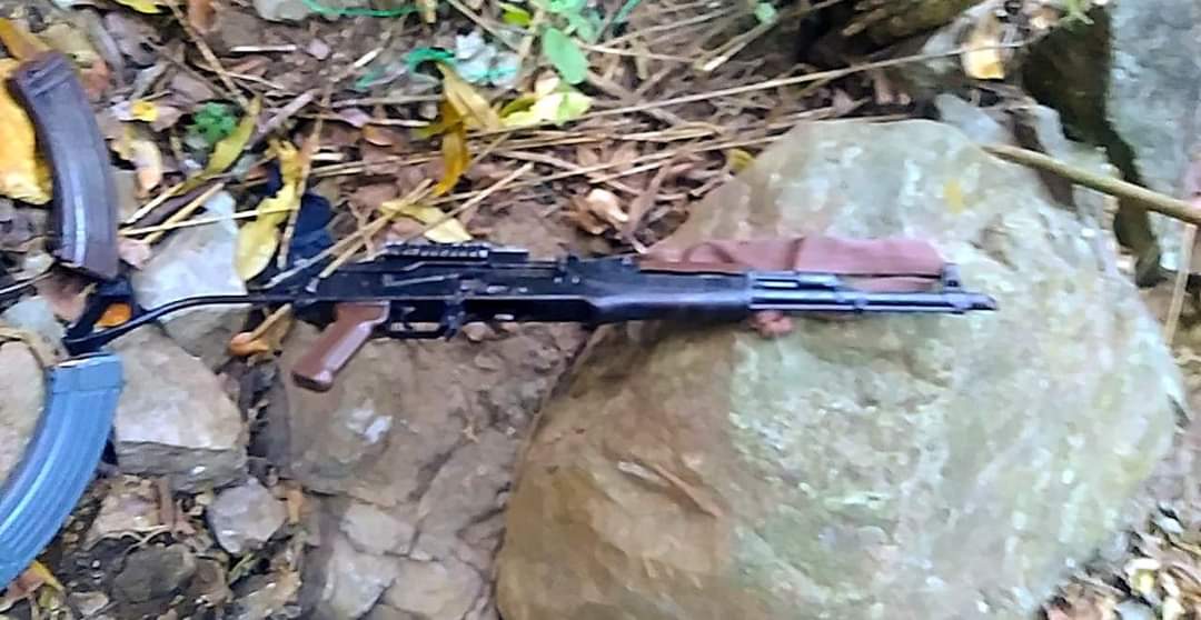 diegofugaz1966's tweet photo. @_RoxanaRuiz

Agentes de la PNC desmantelaron un campamento clandestino en el cantón el Cerro de Armenia, Sonsonate, donde se escondían crimínales responsables de varios homicidios y otros delitos cometidos en la zona. https://t.co/ba6goagmol