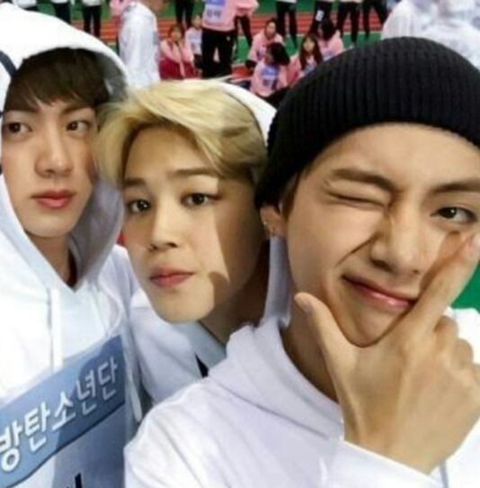 jinminpics's tweet photo. #HappyTaehyungDay 💗 https://t.co/N3leupn3sR
