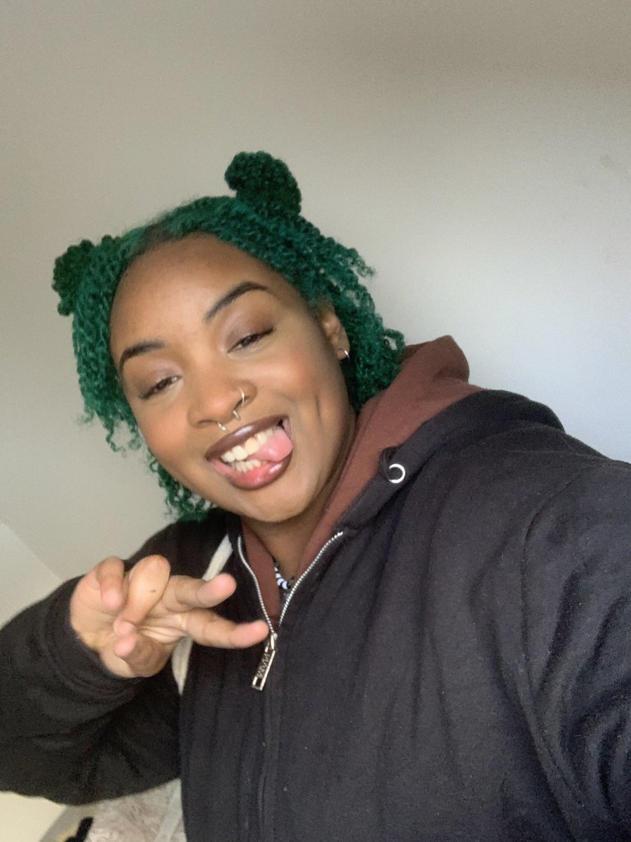 dee3donya's tweet photo. greengreengreen !🧚🏾🧚🏾🧚🏾 https://t.co/XgeTTdHPCl