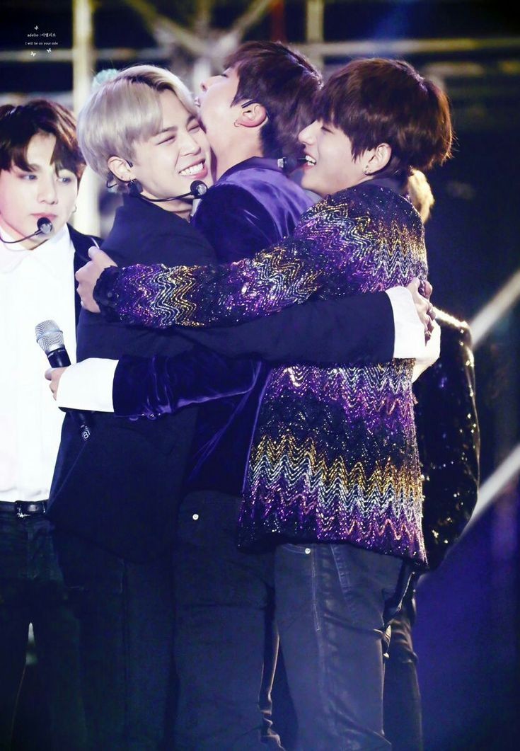jinminpics's tweet photo. #HappyTaehyungDay 💗 https://t.co/N3leupn3sR