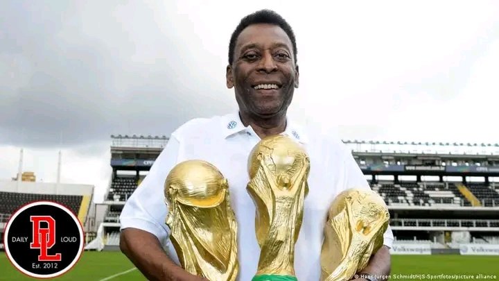 Polycap18's tweet image. End of an Era , rest in power king 💔💔🇧🇷🇧🇷 ⚽⚽ travel like lightning, shine on your way home 💔 @Pele