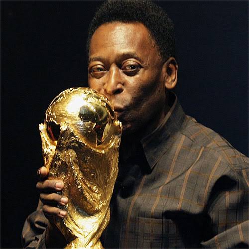 ImagenRetro's tweet photo. TRISTE NOTICIA: fallece a los 82 años de edad Edson Arantes do Nascimento mejor conocido como "Pelé". Su legado vivirá por siempre. Descanse en paz https://t.co/A2OTwgYkgQ