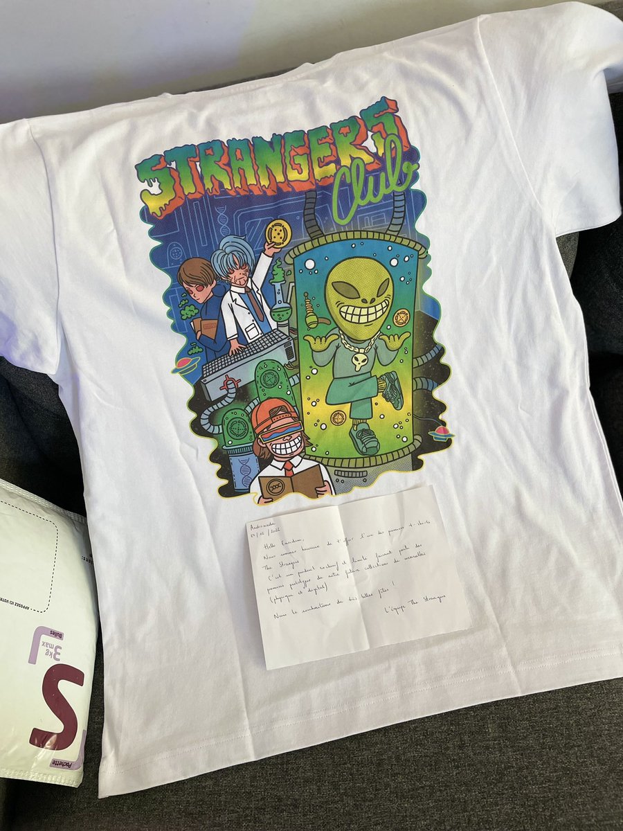 EMSIDEM's tweet photo. I’m honored and super happy to have received this beautiful limited edition T-shirt from @StrangersNFTs ‼️

What an awesome present 🎁 from the other side of the ocean 🌊 
Thank You a million time @Garkrox_NFT and all the team🤩❤️ Merry Christmas 

Can’t wait for the EVO !! 👽 🛸 https://t.co/du58Ugfxuq