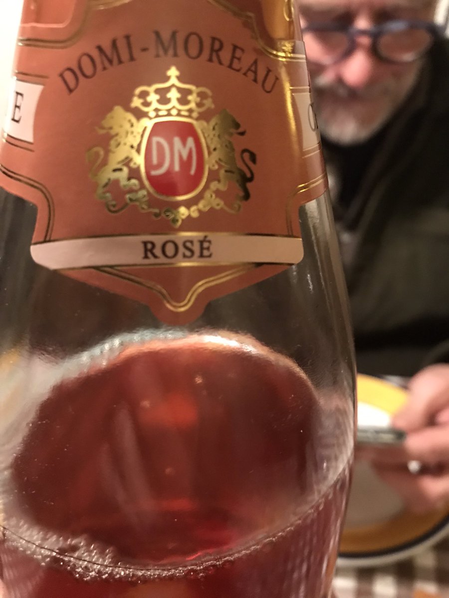 DM = Domi-Moreau = champagne = Dan e Maurizio.
Perdonateci, ci si diverte con poco 🤗🥂🍾
(e comunque è un RM molto buono, chiedetemene con fiducia😋)