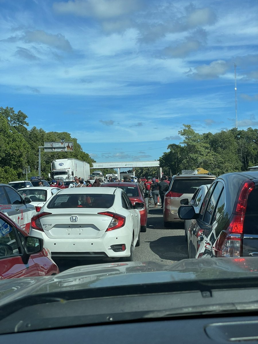 Así las carreteras de Tabasco <a href="/GobiernoMX/">Gobierno de México</a> <a href="/CiroGomezL/">Ciro Gómez Leyva</a> <a href="/AristeguiOnline/">Aristegui Noticias</a> <a href="/El_Universal_Mx/">El Universal</a> <a href="/adan_augusto/">Adán Augusto López H</a>