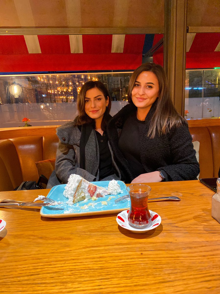 sdabayram's tweet photo. Kavuştaaayyy 🌸 @aslonxo https://t.co/D2K85uQu4l