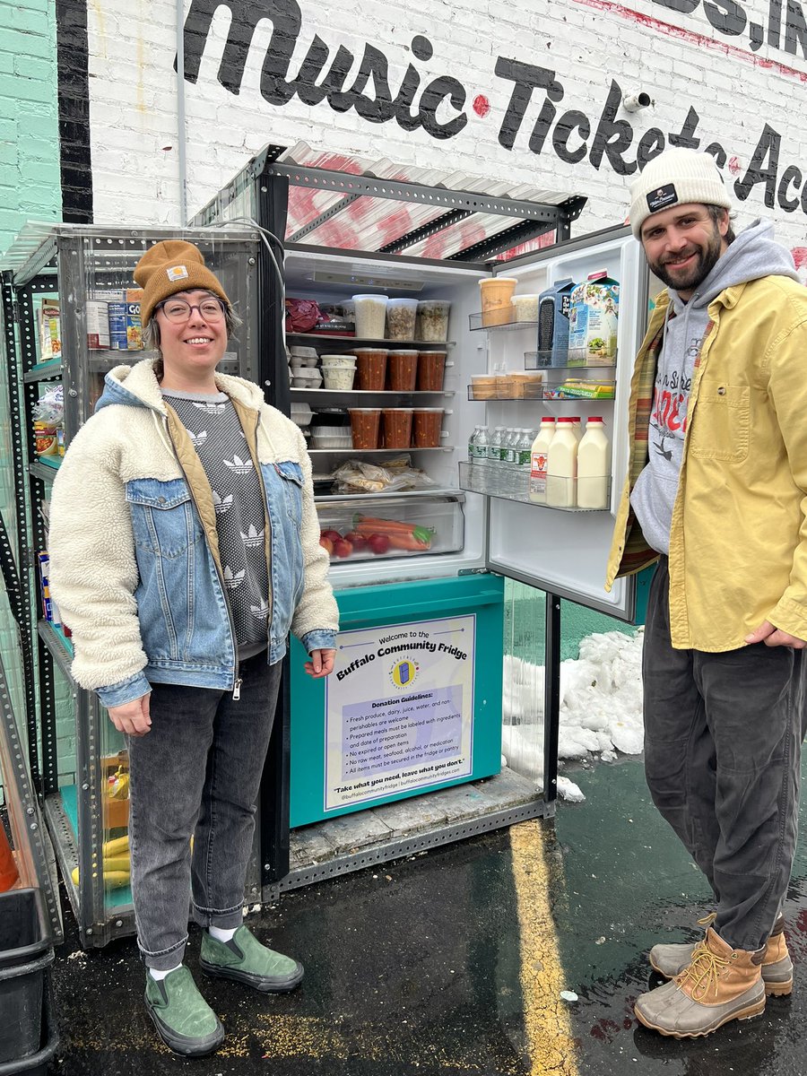 i was finally able to leave my house and get down to the diner today and we made chili, vegan and chicken stir fry bowls and chicken quesadillas for the fridge. mostly from food that could have been thrown away otherwise post blizzard. 🙏🏼🙏🏼