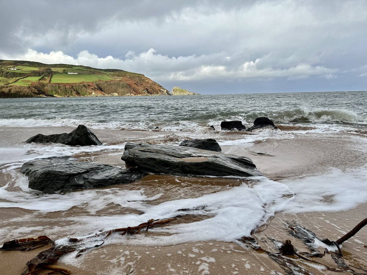 jmooney501's tweet photo. Inspiring day on the beach with beautiful stones collected for the #garden https://t.co/uOSPZexX0F