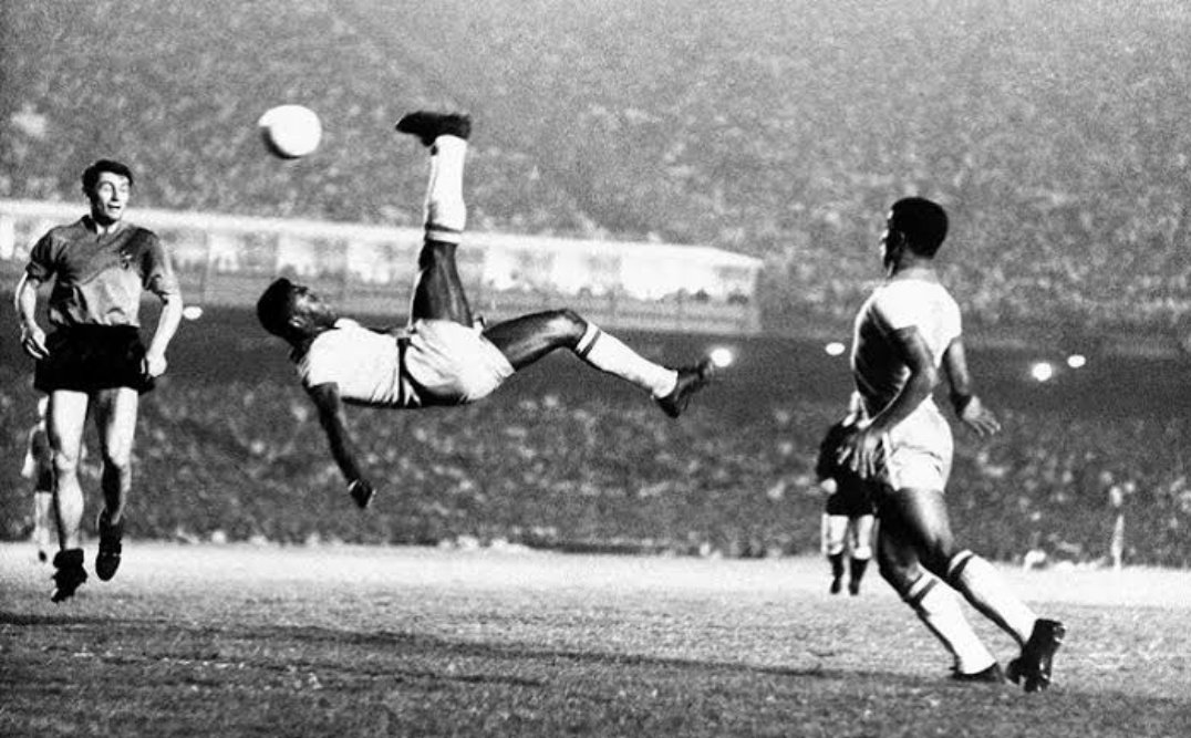 the_comentator's tweet photo. Thank you for the game #Ginga # #football #Legend #today #RipLegend #Péle https://t.co/mqoy1lqank