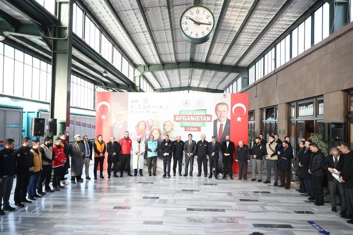AFADBaskanlik's tweet photo. 🚄 1️⃣8️⃣. #İyilikTreni Afganistan yolunda!

Bölgede devam eden insani krizin yaralarını sarmak için #AFAD koordinasyonunda bir araya gelen STK'larımızın desteğiyle hazırlanan 5⃣0⃣4️⃣ ton insani yardım malzemesi Afganistan'a doğru yola çıktı. https://t.co/4bdNn2skTI