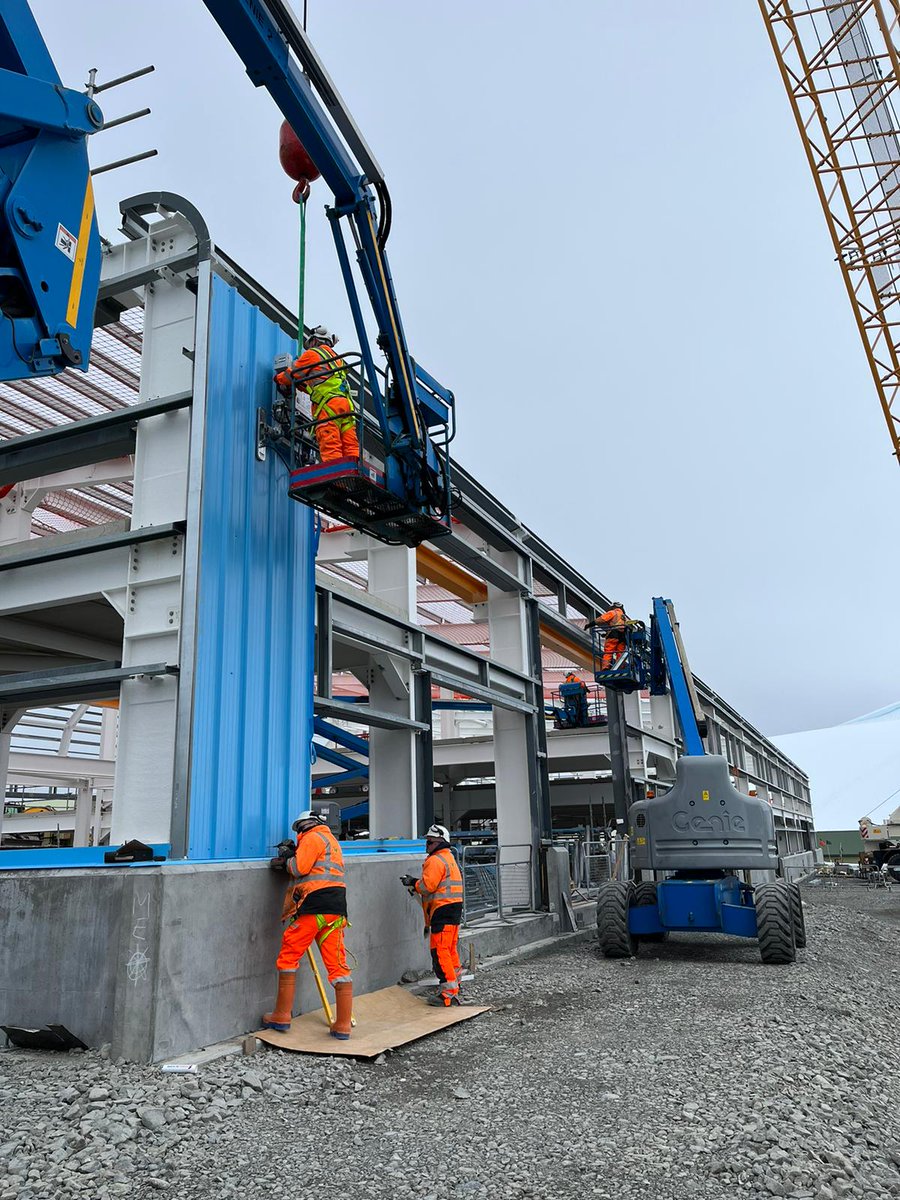 BAS_News's tweet photo. Meeting our (construction) milestones as cladding begins #DiscoveryBuilding #Rothera❄️🇦🇶 @BAMNuttall @ramboll_uk Sweco
👀Read more about the Antarctic Infrastructure Modernisation programme of government investment in the polar regions: https://t.co/14HBenPIlG
Pete Bucktrout📸 https://t.co/9Biq4nmuac