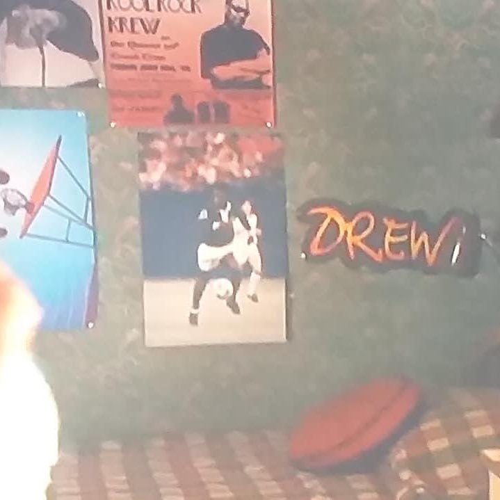acervo_chris's tweet photo. Essa era a foto q Drew tinha do lado da sua cama

Descanse em paz Pelé 👑 https://t.co/vkpTTpyySk