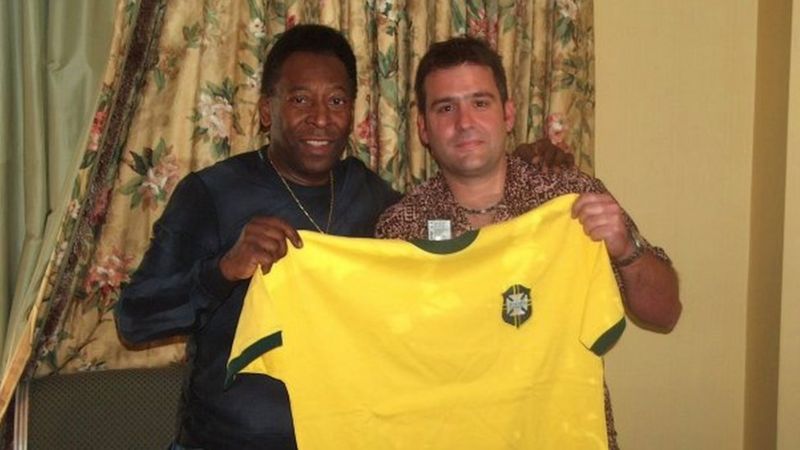 fayecherif313's tweet photo. #Pelé, la légende, le #Roiduballon, est mort à l'âge de 82 ans ce jeudi à l'hôpital Albert Einstein de Sao Paulo. Comme ce journaliste de la BBC, quel souvenir gardez-vous de ce légendaire artiste du football ? 👇https://t.co/CTpZjXAmXg https://t.co/Bl0Ma3chjv