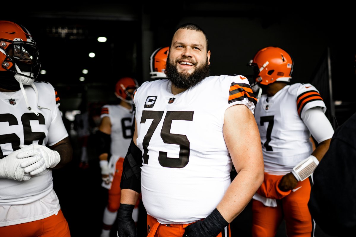 Help Joel win the #WPMOYChallenge to receive a $25K donation to the charity of his choice! More Retweets = More Votes‼️ @Nationwide | @JoelBitonio