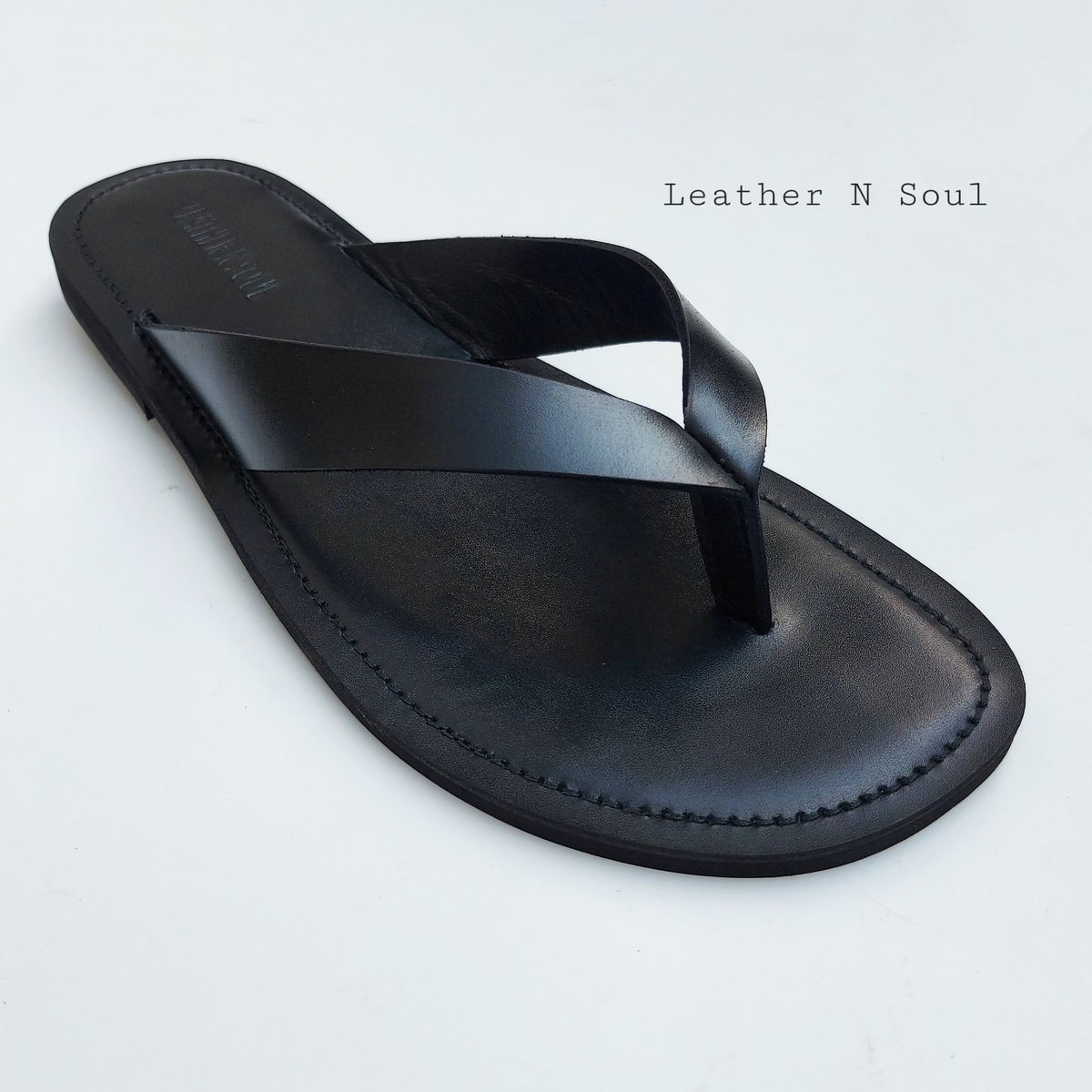 Leathernsoul's tweet photo. Simple and classy with our black leather flip-flop

Get this footwear for N45,000 when you order today
.
.
#mensfootwear #lagosfootwear #mensshoesinlagos #leatherslippers #shoebusiness
#leathernsoul https://t.co/WPACYjBxSC