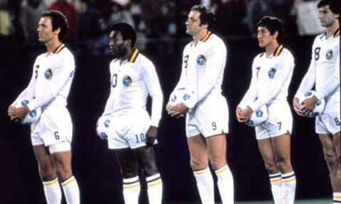 HistoriaDelftb4's tweet photo. Franz Beckenbauer, Pelé, Giorgio Chinaglia, Julio César Romero y Johann Neeskens.
Cosmos de New York. https://t.co/UNcG38liLp