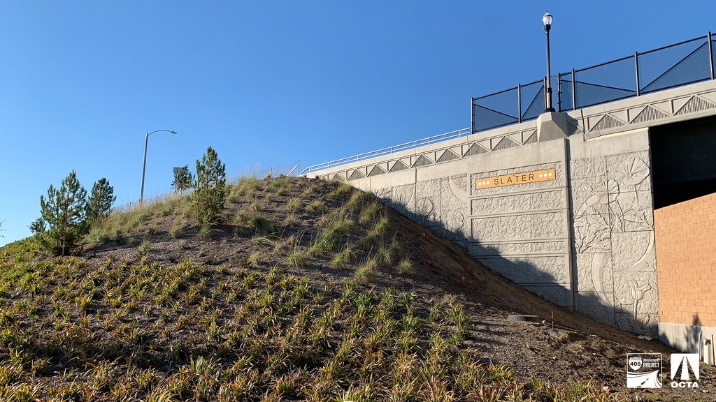 405improvement's tweet photo. Project landscaping is happening! 🌱 🤩🌲 Landscaping, including grading, irrigation, and planting, at the Slater Avenue and Talbert Avenue bridge slopes is nearing completion!

#Slater #Talbert #Landscaping #Bridges #405Improvement #CaltransOC https://t.co/JHDSxotj0W