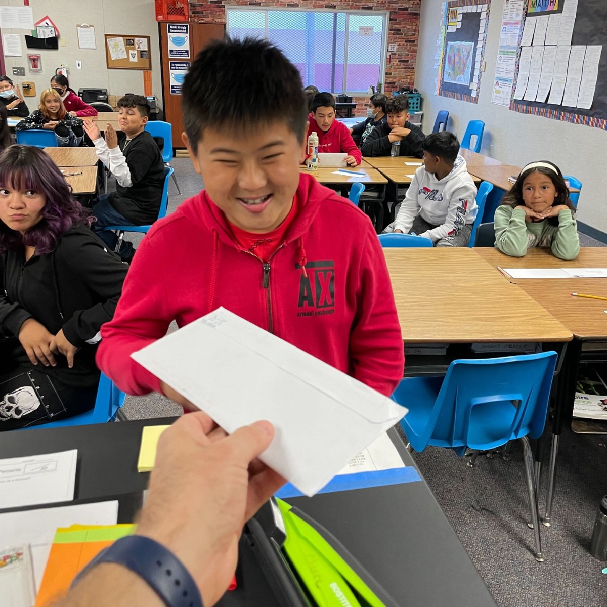 LettersPreSci's tweet photo. As 2022 ends, here's what we've accomplished together since August:
๐ฎ3570 Pre-scientist letters sent
๐ฎ3471 STEM pen pal letters sent
๐ค1917 mentorship pairs
๐Letters traveled to and from 28 different countries
#Recap #2022 #TogetherLPSConnects #STEMForAll https://t.co/c6ZPpEhCcA