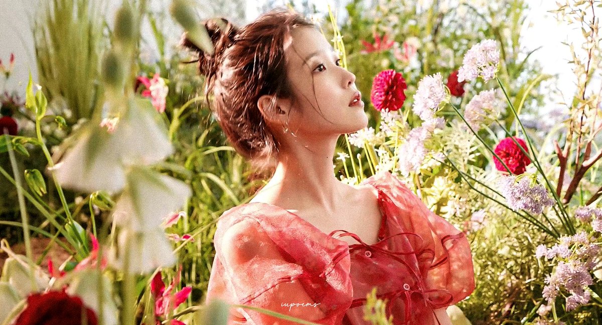 IUpoems's tweet photo. "At our studio, things like "so pretty" are forbidden. We're all bad at fraud. Sometimes, a genuine "wow so pretty" pops out, and that's different. I really appreciate those. But anything out of obligation, that kind of stuff drains my energy right away."

#IU • #아이유 🌺 https://t.co/Wz2VqivFKQ