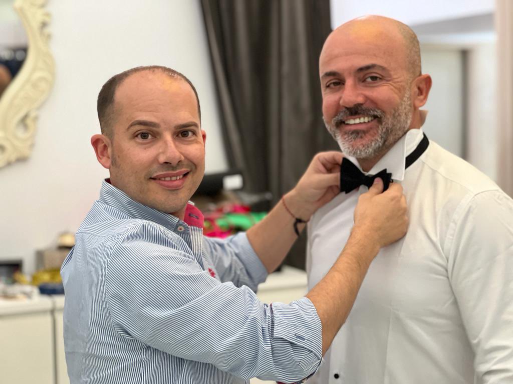 PacoLQuintana's tweet photo. Puesta a punto con @oswaldomachin para la última noche del año. Desde Lanzarote, San Bartolomé, mañana en @RTVCes con mis compañeros #EloisaGonzalez @Aliciasuarezpe_ y @ElHijoDeInma les espero ❤️❤️ https://t.co/khplXp3tNG