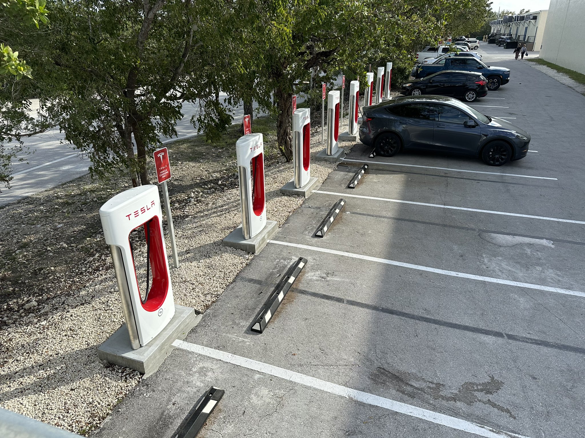 Branden Flasch on Twitter "The only Tesla Supercharger in the Florida