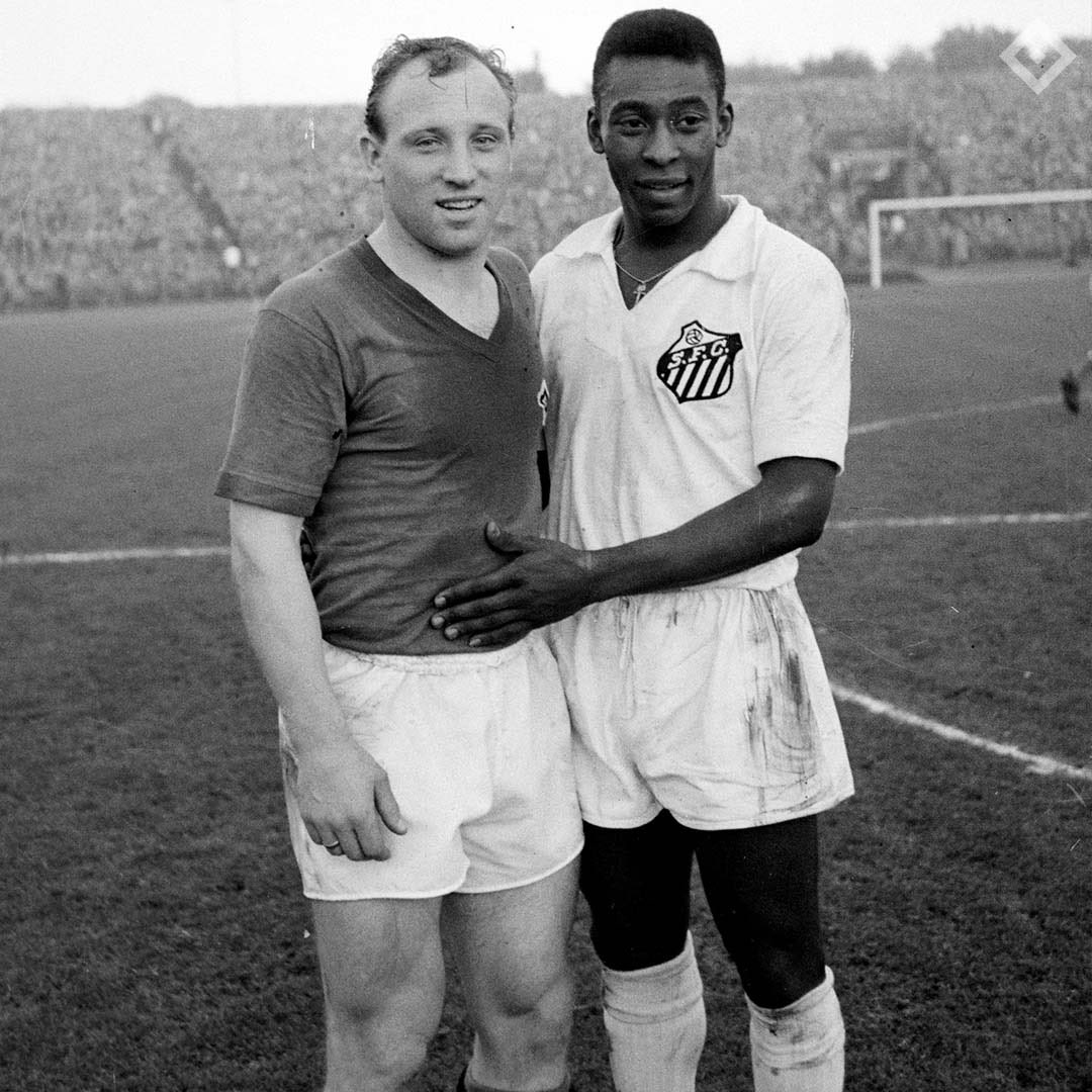 „Keine Angst, auch im Himmel wird Fußball gespielt.“ - Uwe Seeler 

Unser Beileid gilt der Familie und allen Angehörigen von Pelé. 🙏🏼